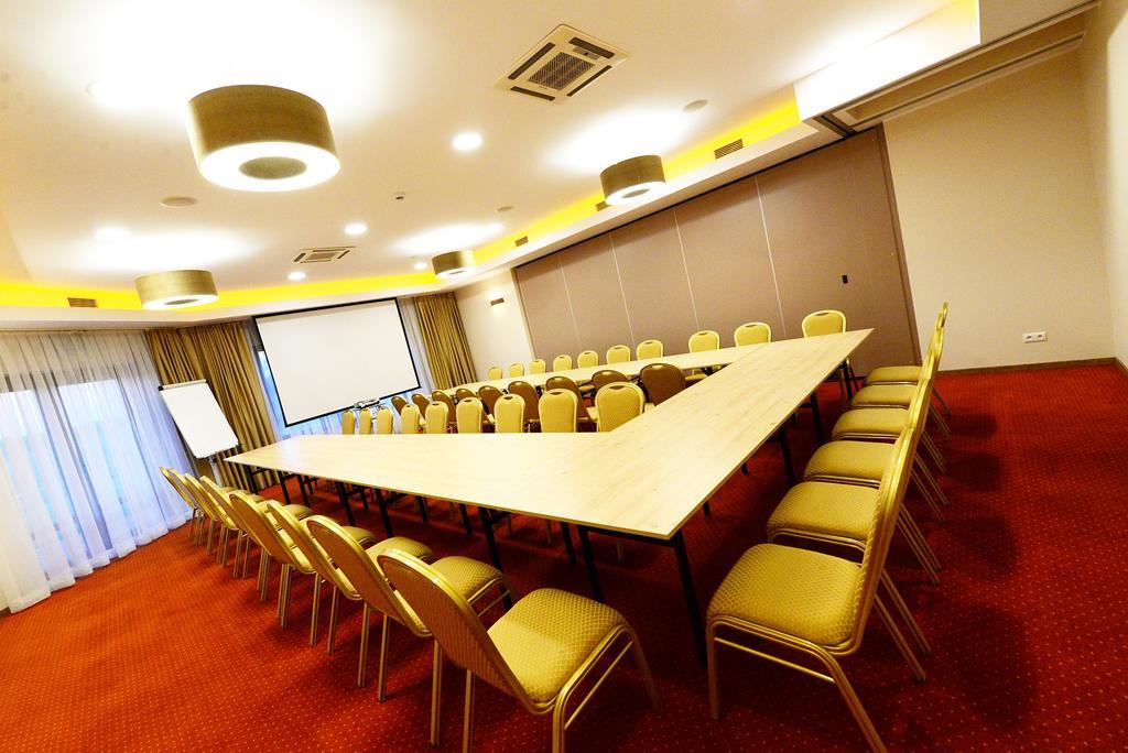 קורניק Hotel Daglezja Nad Jeziorem Kornickim מראה חיצוני תמונה