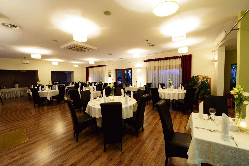 קורניק Hotel Daglezja Nad Jeziorem Kornickim מראה חיצוני תמונה