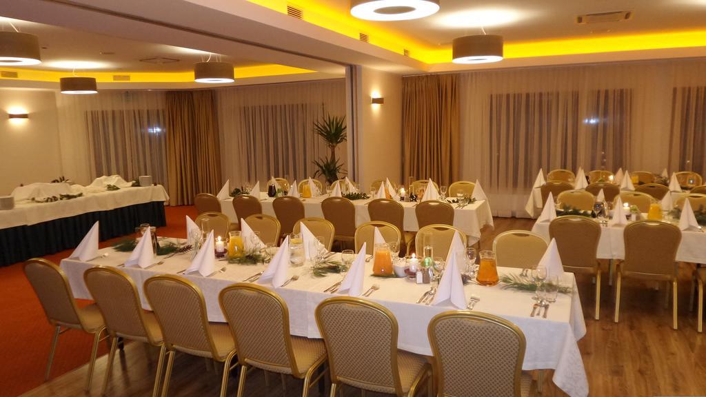 קורניק Hotel Daglezja Nad Jeziorem Kornickim מראה חיצוני תמונה