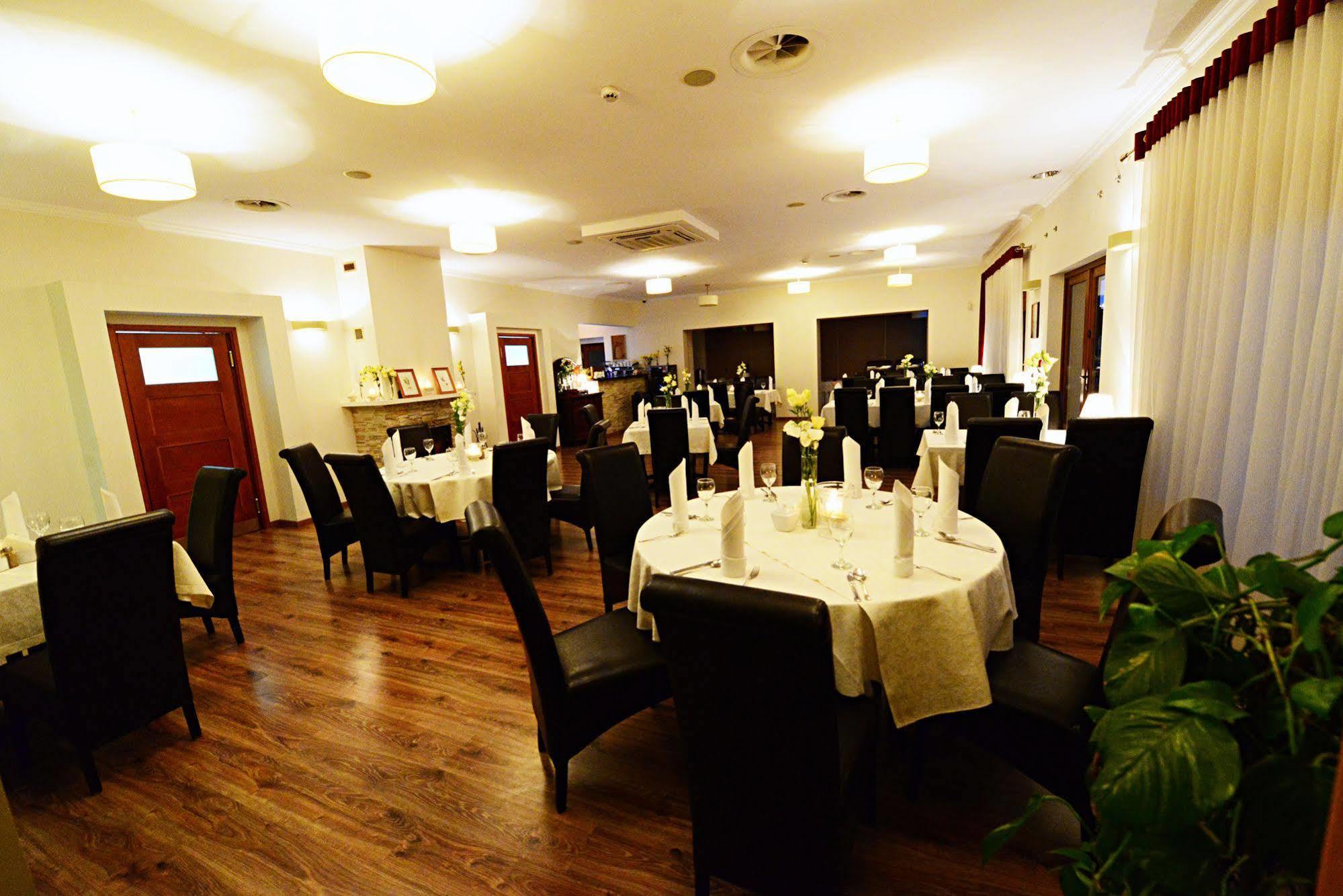 קורניק Hotel Daglezja Nad Jeziorem Kornickim מראה חיצוני תמונה
