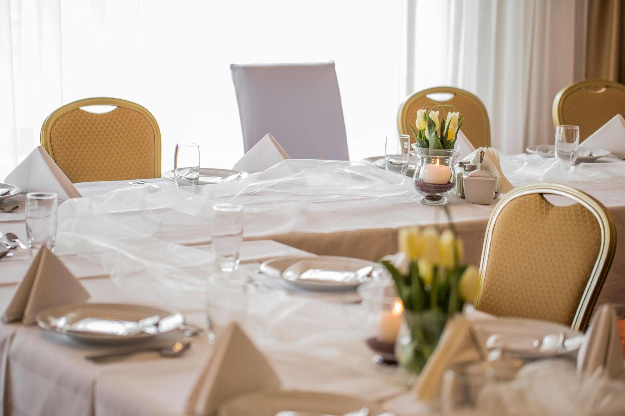 קורניק Hotel Daglezja Nad Jeziorem Kornickim מראה חיצוני תמונה