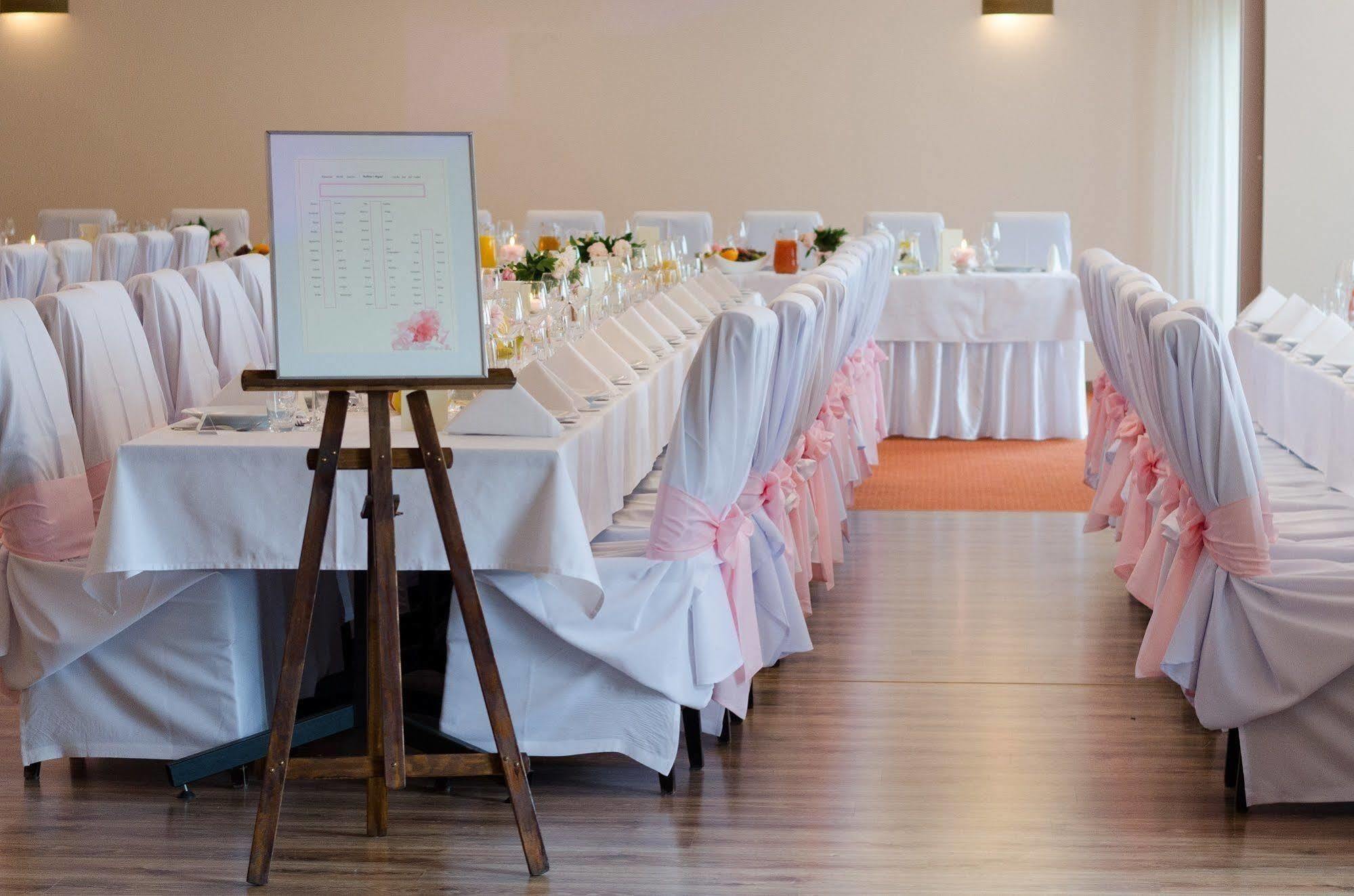 קורניק Hotel Daglezja Nad Jeziorem Kornickim מראה חיצוני תמונה