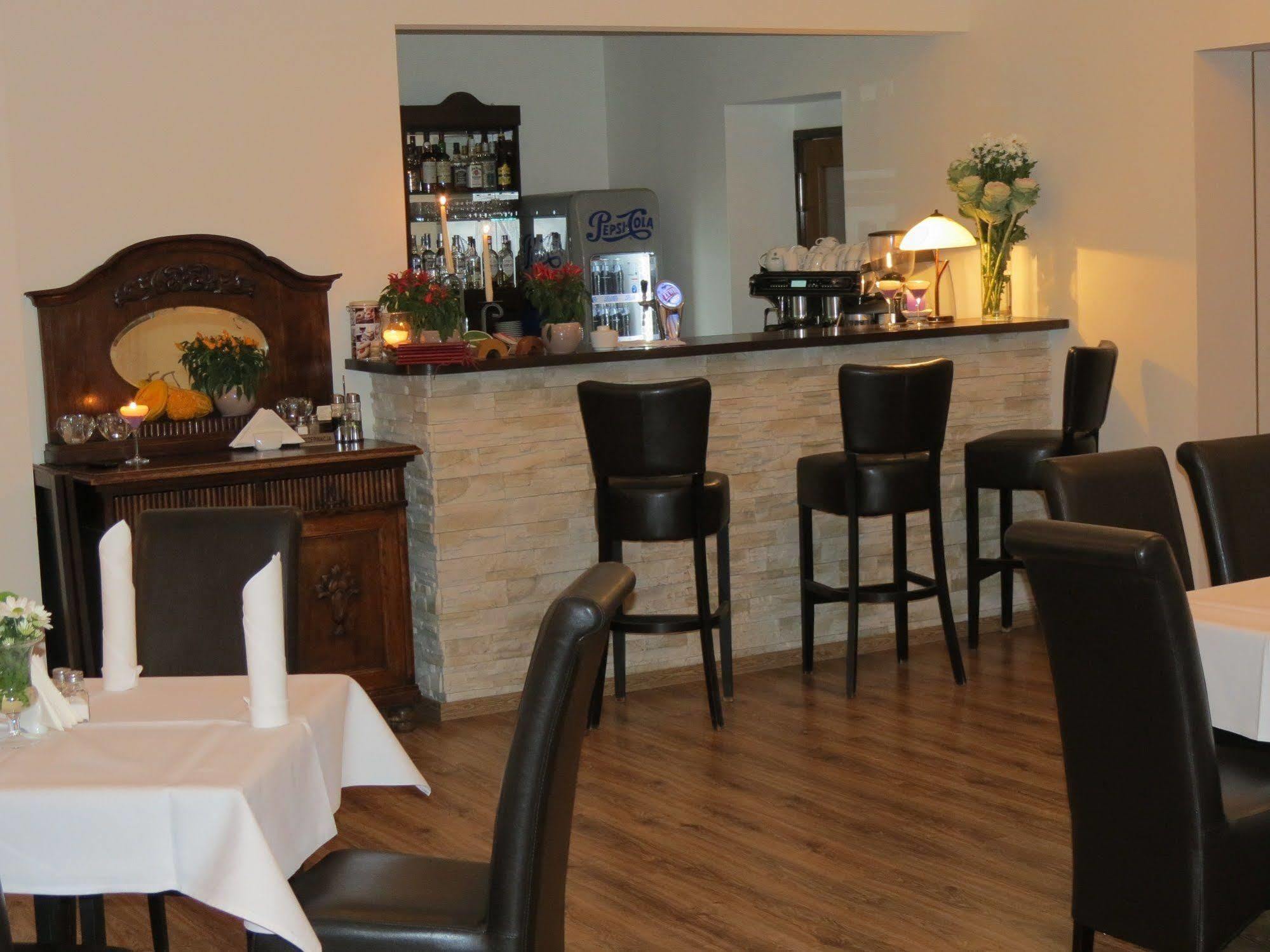 קורניק Hotel Daglezja Nad Jeziorem Kornickim מראה חיצוני תמונה