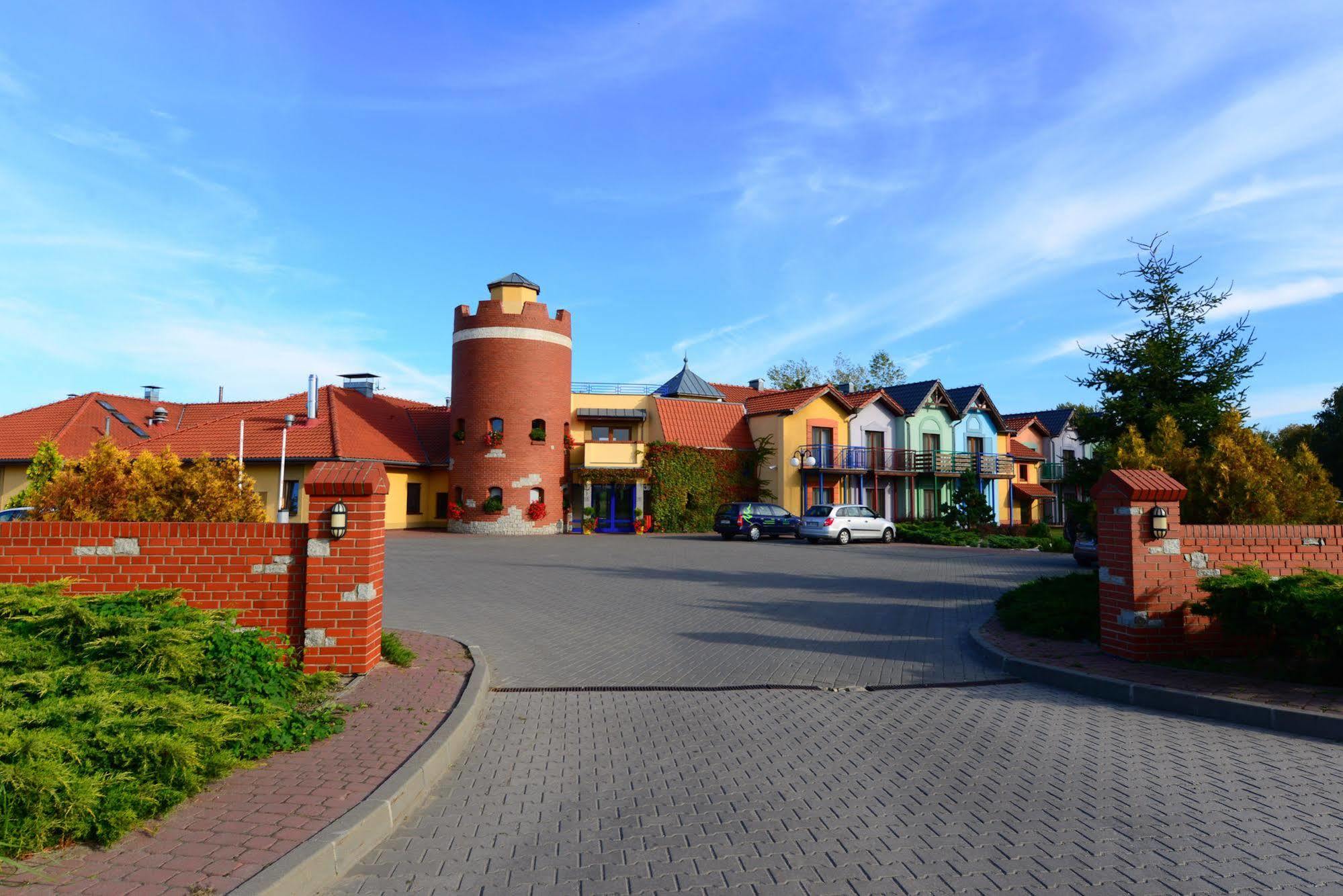 קורניק Hotel Daglezja Nad Jeziorem Kornickim מראה חיצוני תמונה