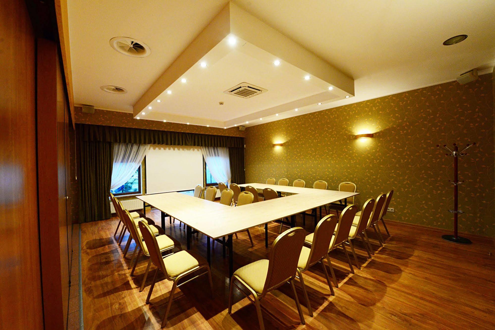 קורניק Hotel Daglezja Nad Jeziorem Kornickim מראה חיצוני תמונה
