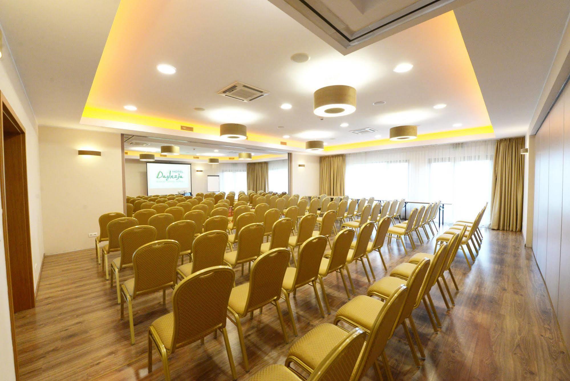 קורניק Hotel Daglezja Nad Jeziorem Kornickim מראה חיצוני תמונה