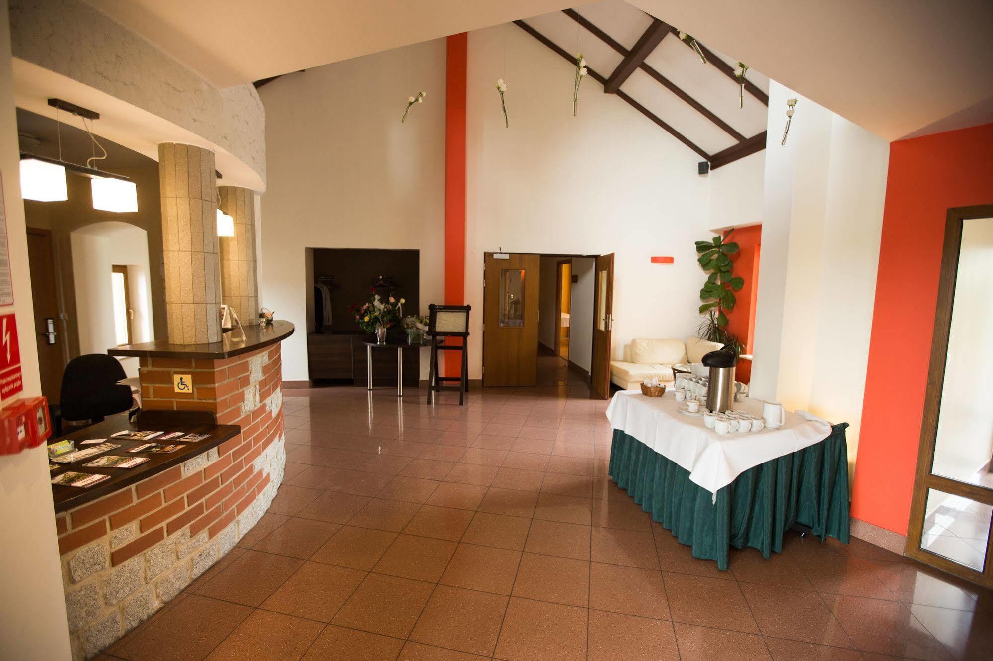 קורניק Hotel Daglezja Nad Jeziorem Kornickim מראה חיצוני תמונה
