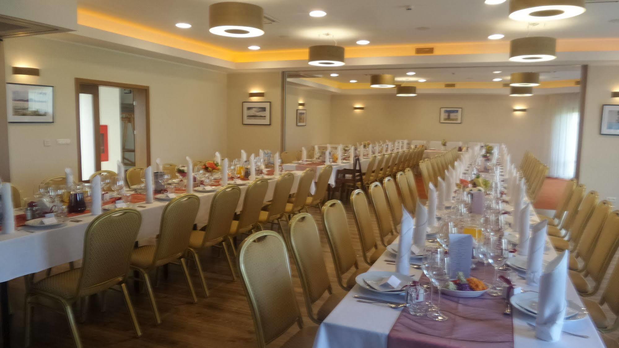 קורניק Hotel Daglezja Nad Jeziorem Kornickim מראה חיצוני תמונה