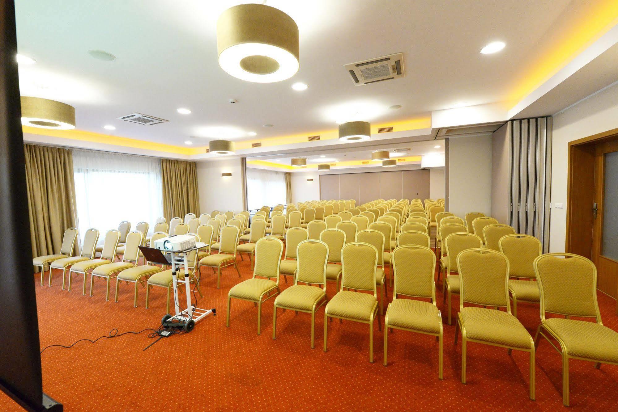 קורניק Hotel Daglezja Nad Jeziorem Kornickim מראה חיצוני תמונה
