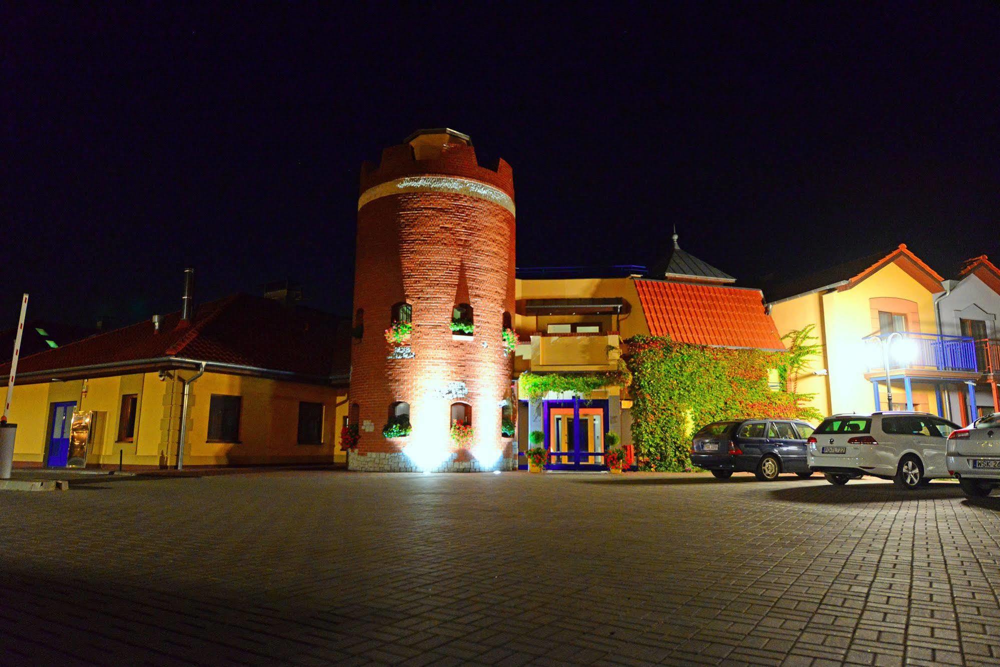 קורניק Hotel Daglezja Nad Jeziorem Kornickim מראה חיצוני תמונה
