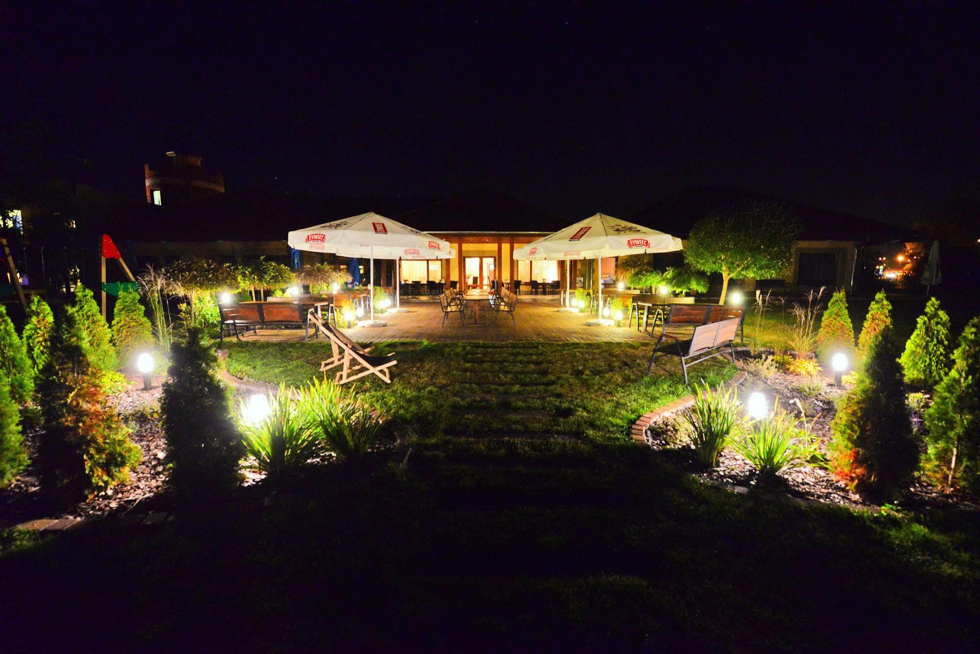 קורניק Hotel Daglezja Nad Jeziorem Kornickim מראה חיצוני תמונה